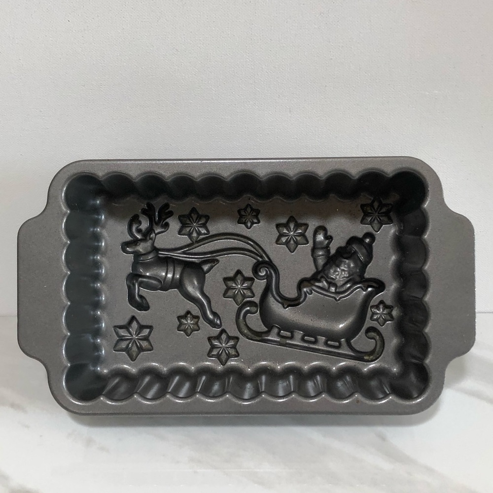Nordic Ware Santa’s Sleigh Loaf Pan